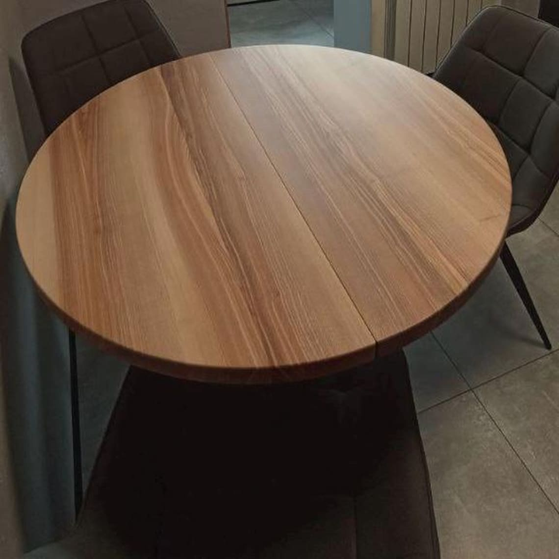 Round Extendable Solid Ash Dining Table with Spider Base