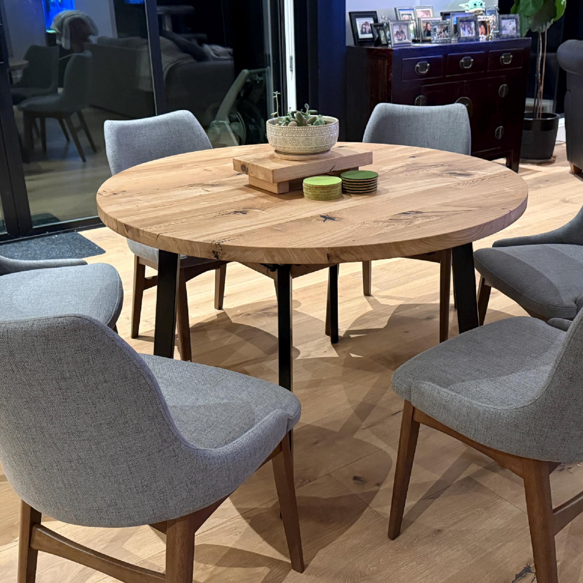 Solid Oak Round Extendable Dining Table with Metal Base
