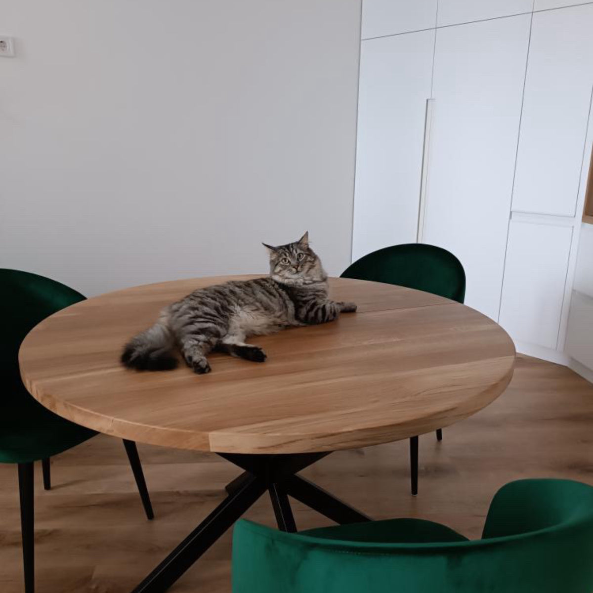 Round Extendable Solid Oak Dining Table