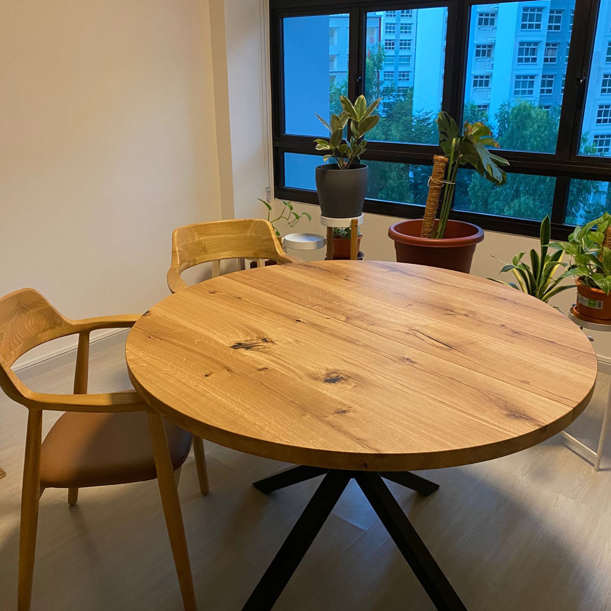 Round Extendable Solid Oak Dining Table with Spider Base